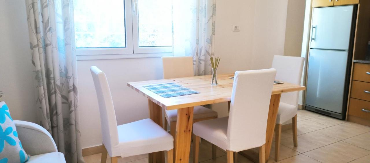 Central Apartment, Fully Equipped Himare Esterno foto