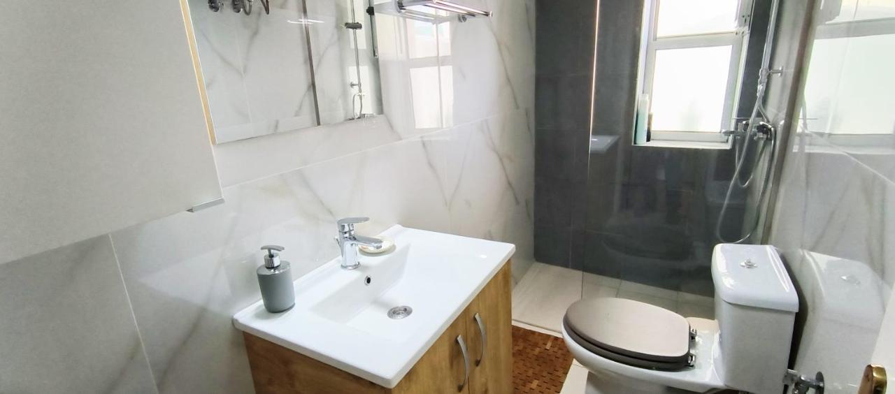Central Apartment, Fully Equipped Himare Esterno foto